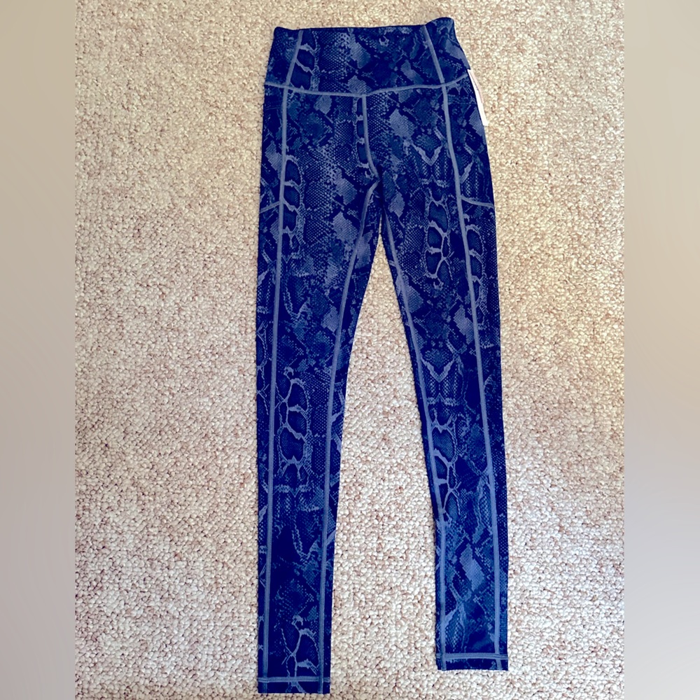 VICTORIA’S SECRET SNAKE PRINT LEGGINGS SZ 4